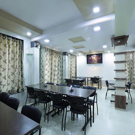 Oyo 4198 Hotel Shri Sai Murli Shirdi Exteriör bild