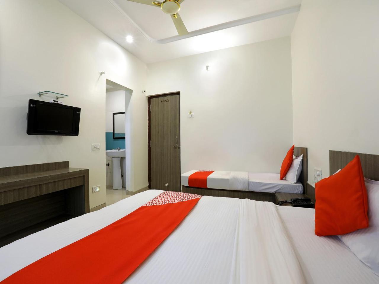 Oyo 4198 Hotel Shri Sai Murli Shirdi Exteriör bild