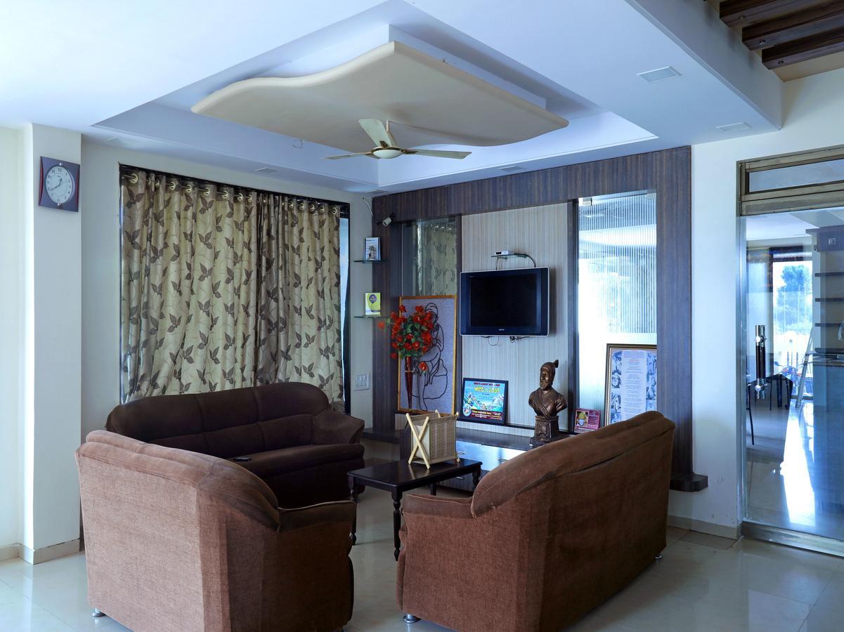 Oyo 4198 Hotel Shri Sai Murli Shirdi Exteriör bild