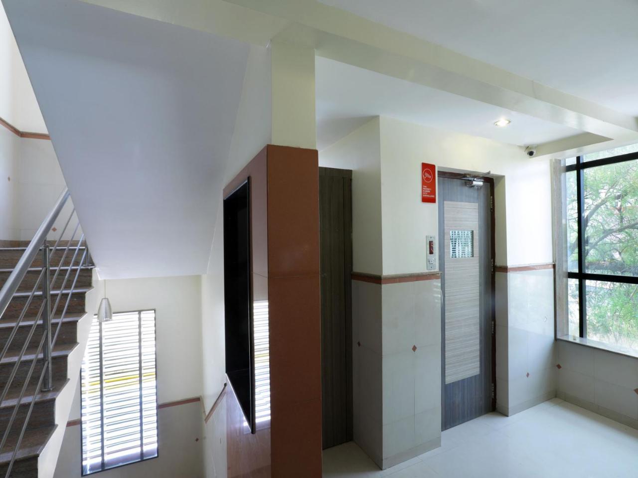Oyo 4198 Hotel Shri Sai Murli Shirdi Exteriör bild